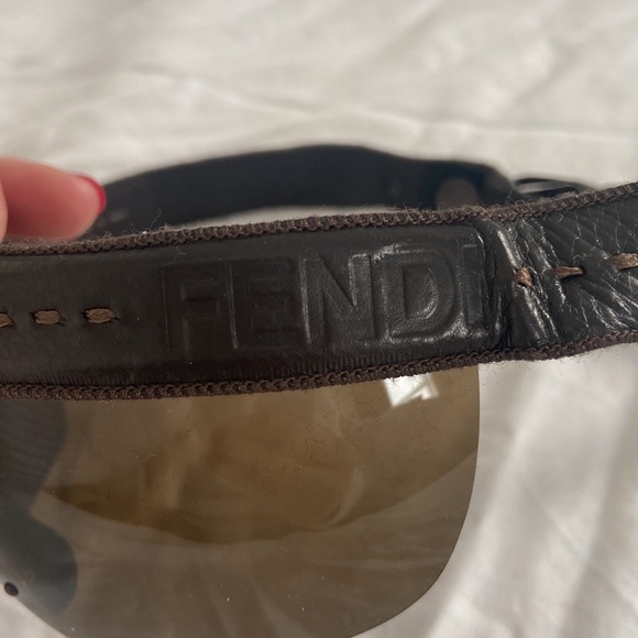 💯 % Authentic Vintage FENDI Sunglasses (Circa 90’s) - Picture 13 of 16